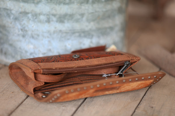 Hide/Tooled Bi-Fold Wrangler Wallet